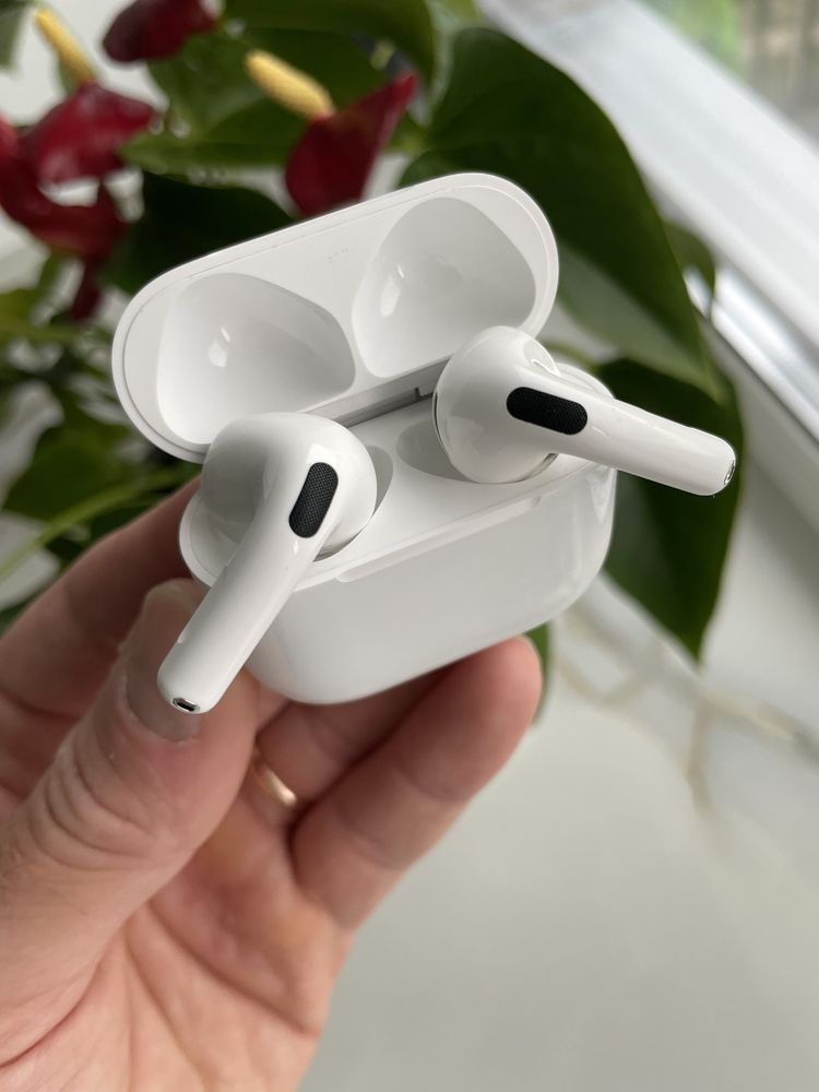Apple AirPods 4 with Active Noise Cancellation (MXP93)