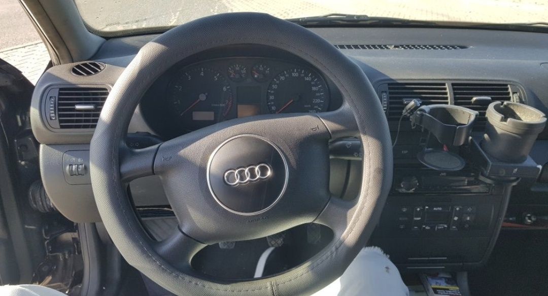 AUDI A3 1.6 222.000km
