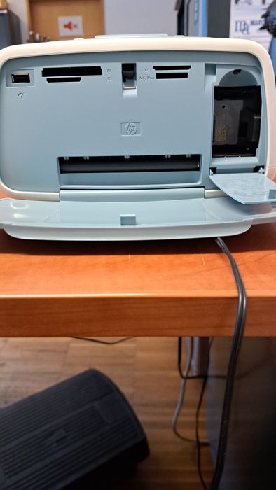 Impressora HP Photosmart A526 com 200 folhas de papel fotográfico.
