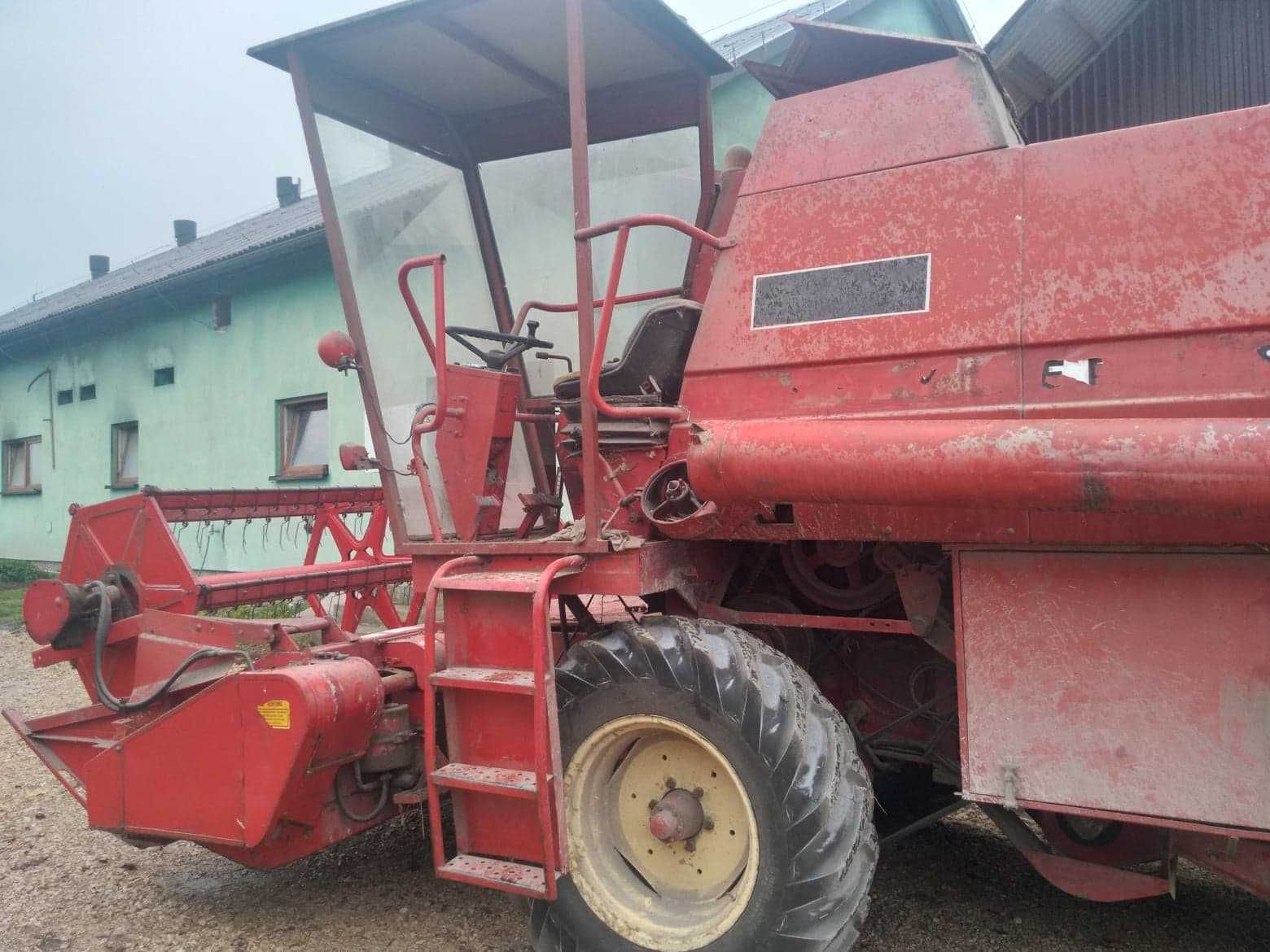 Kombajn zbożowy Massey Ferguson 440