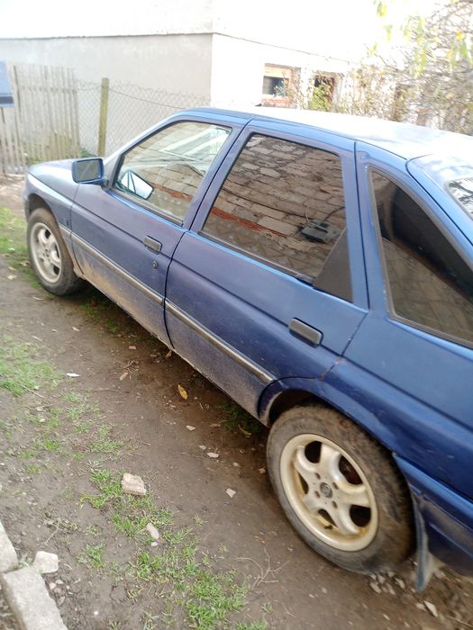Продаю автомобіль форд ескорд