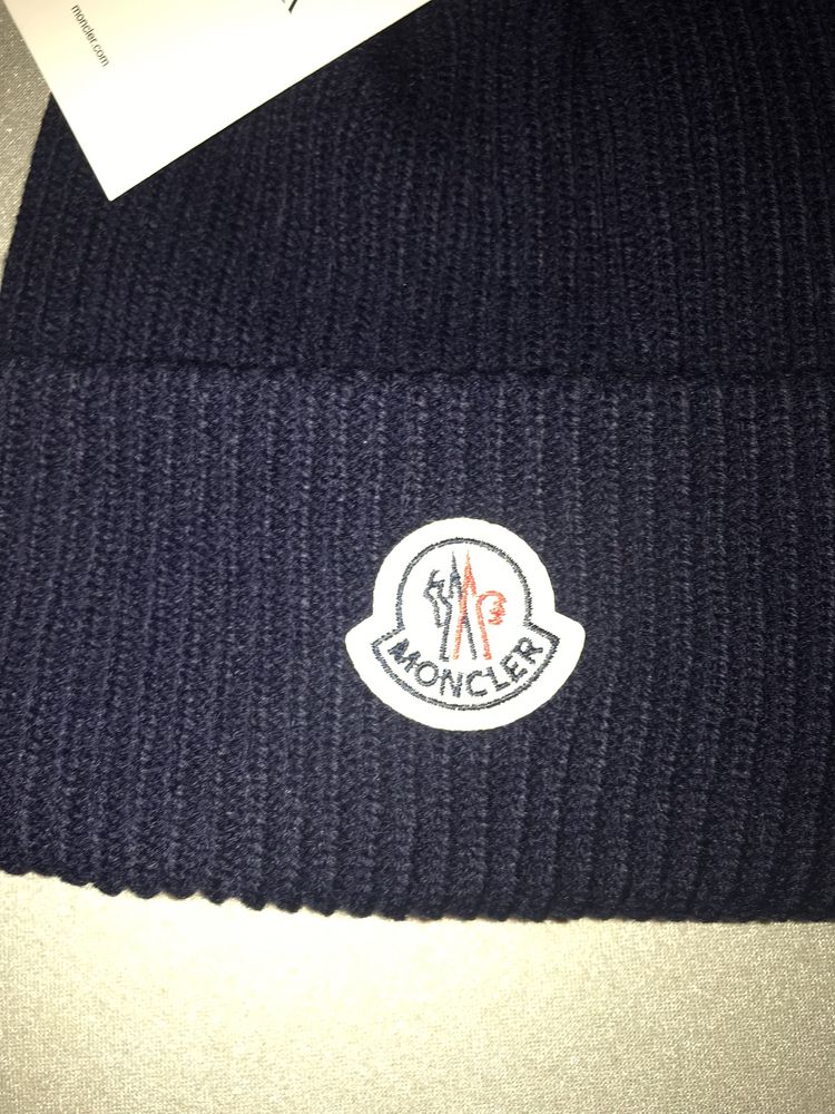 Vendo gorro moncler novo