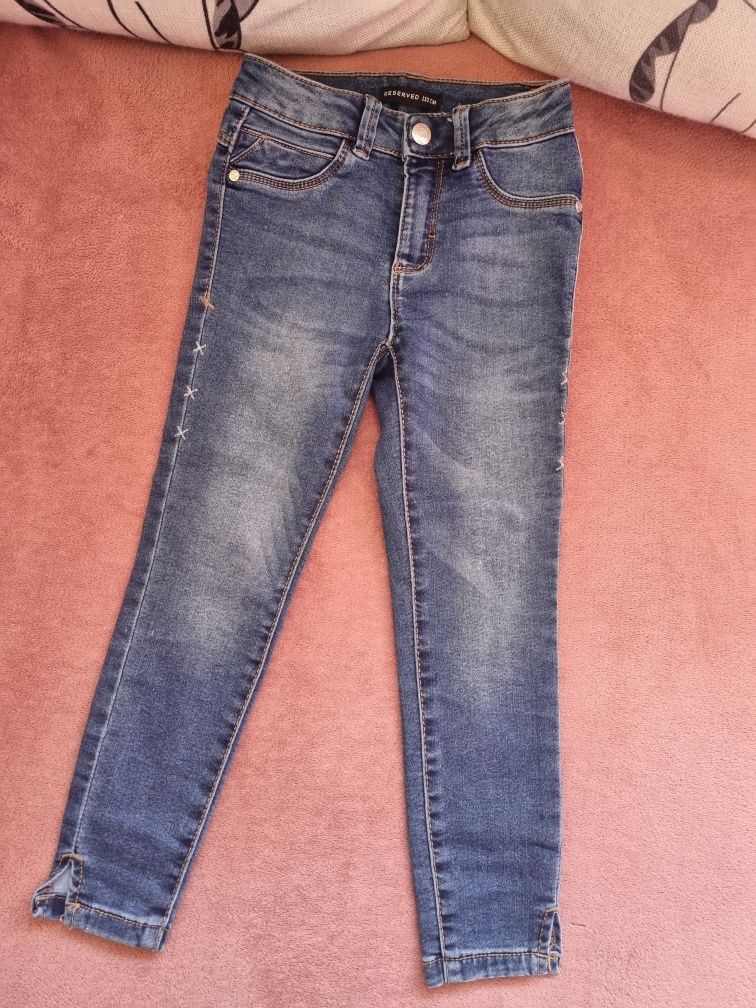 Śliczne spodnie jeansowe elastyczne dla dziewczynki Reserved roz.110