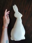 Figurka ceramiczna zając biały dekoracja do ogrodu ozdoba wielkanoc