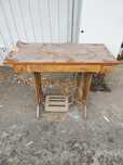 Mesa de Máquina de Costura Antiga