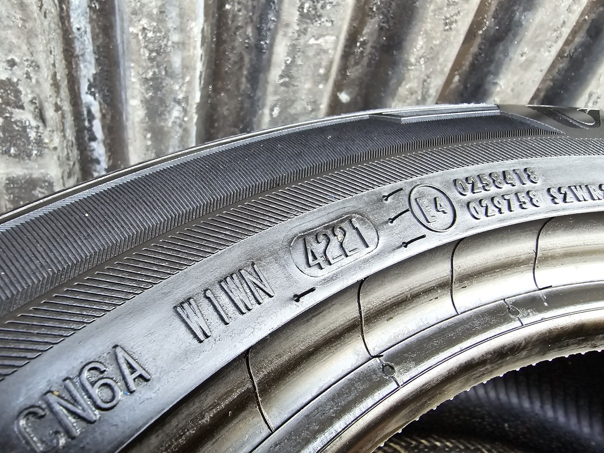 Pojedyncza opona 215/50R17 95Y Barum Bravuris 5HM