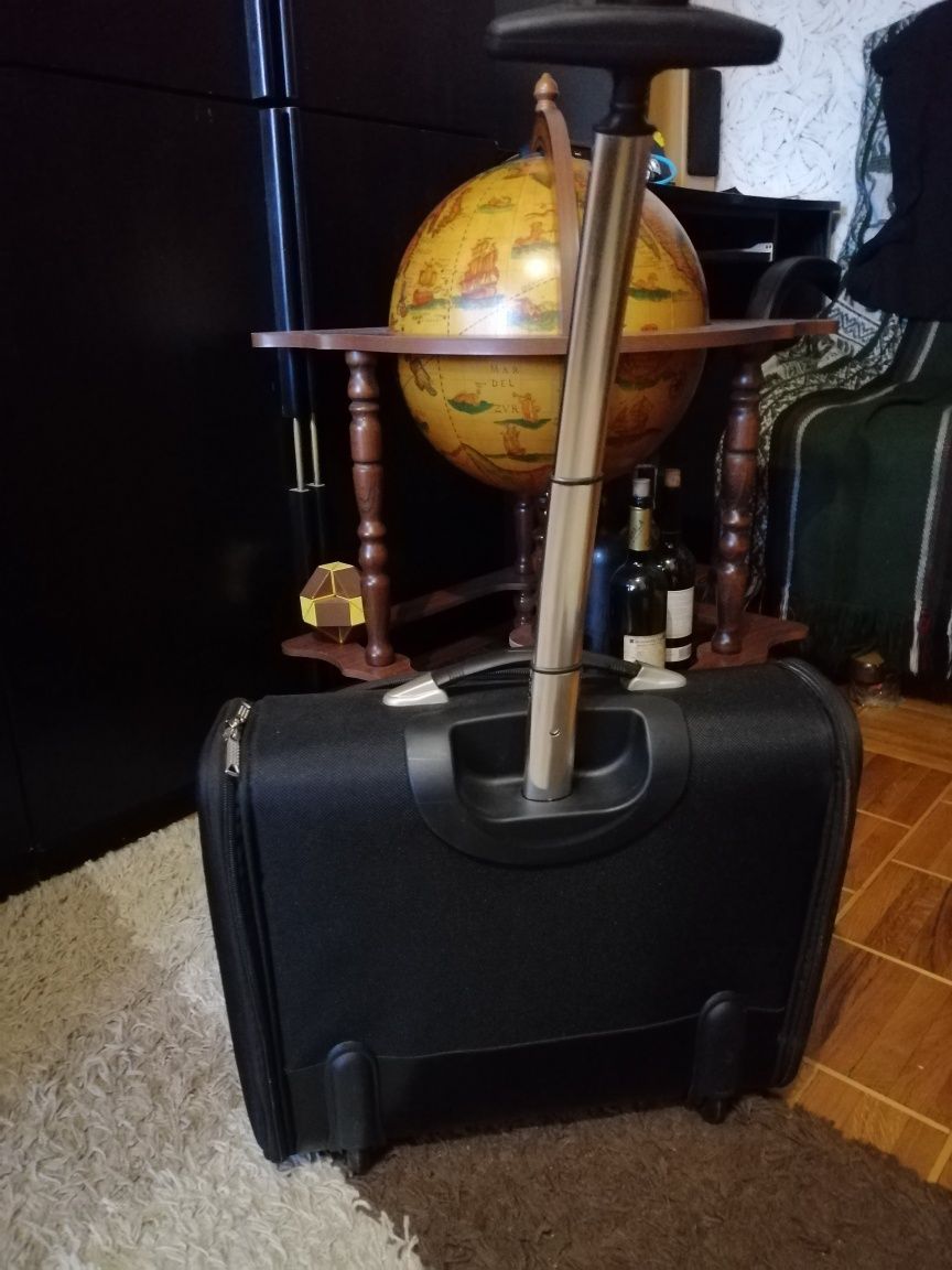 Сумка спортивная и 2 чемодана