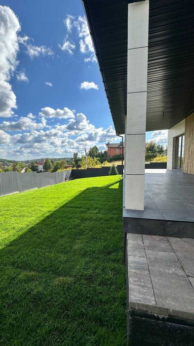 Просторий будинок в Лісниках з панорамним видом — мальовниче місце!