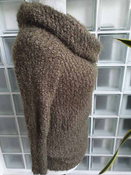 Sweter z ciekawym dekoltem/golfem nowy