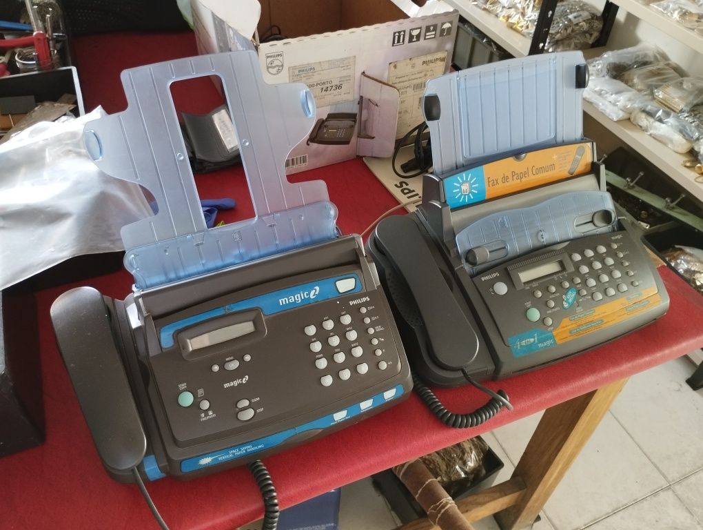 Telefones/fax antigos