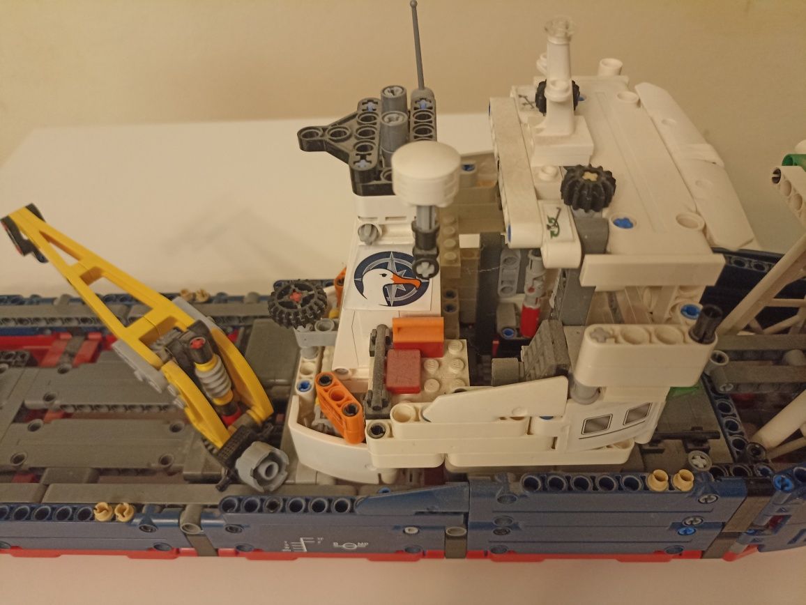 Statek LEGO Technic 42064 Ocean Explorer 1300 klocków, skala 1:300