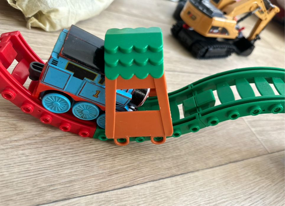Паравозик томас іграшка