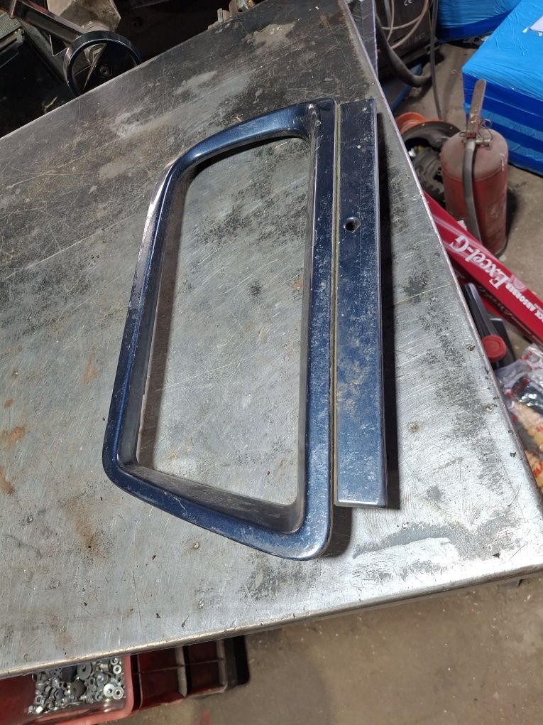 Ramka reflektora lampy lewy przód suzuki Vitara 2,0
