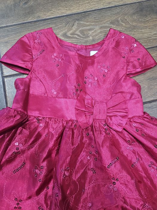 Śliczna okazjonalna sukienka rozmiar 12-18 miesięcy/.