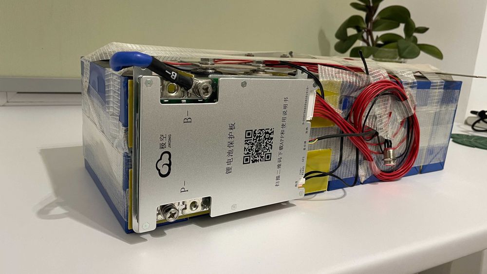 Продам майже нову батарею - EVE Lifepo4 25.6V 100А 2,56кВт BMS JIKONG