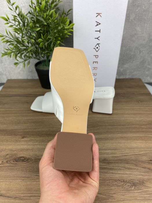 Eleganckie sandały Katy Perry The Gemm Slide r. 40 – kremowe na słupku