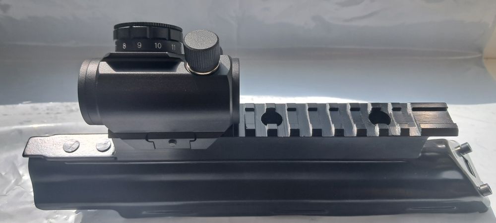 Коліматорний приціл з кріпленням на АК