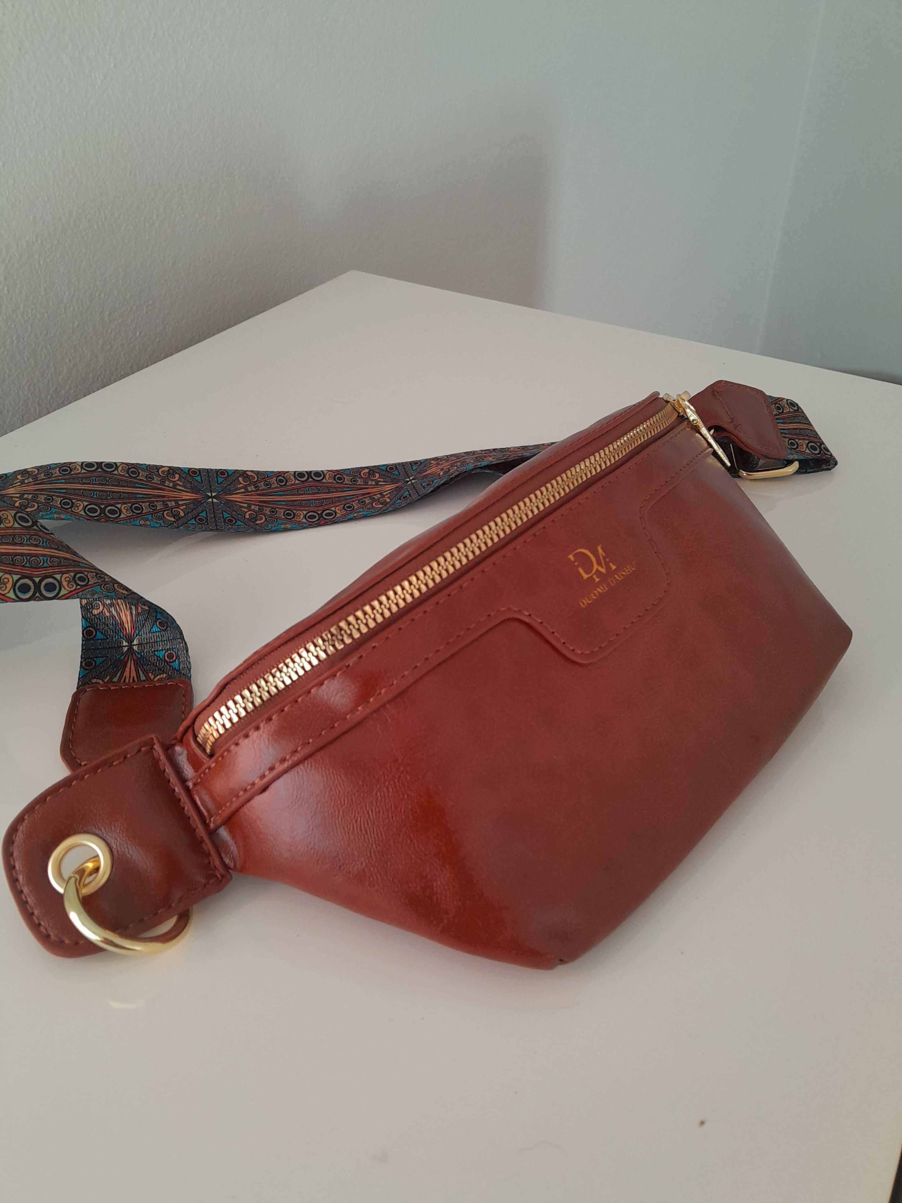 crossbody ou cintura em pele