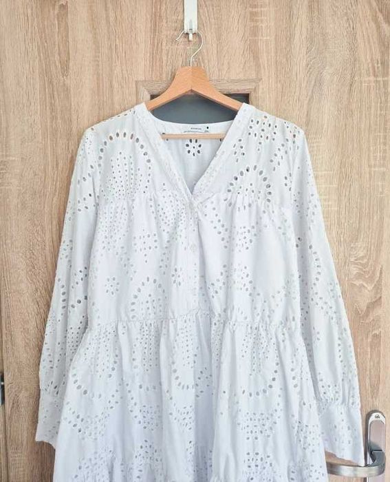 Biała ażurowa sukienka Reserved 44 XXL 42 XL