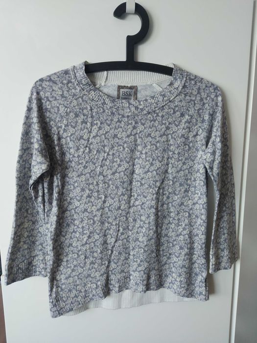 BERSHKA Sweter w kwiatki niebieski biały roz. 38/M