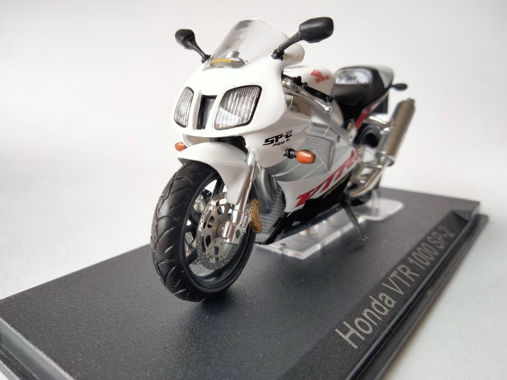 1:24 Honda VTR 1000 SP-2 (2001)