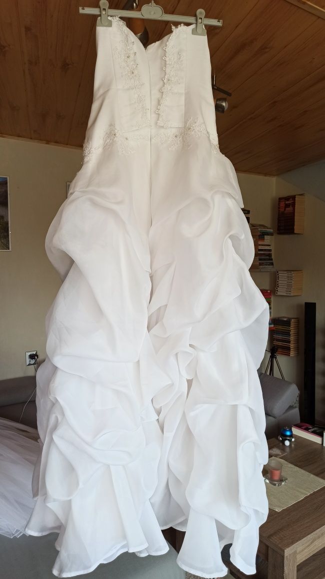 Suknia ślubna z halką