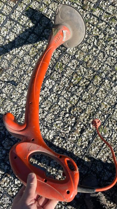 Podkaszarka przewodowa elektryczna