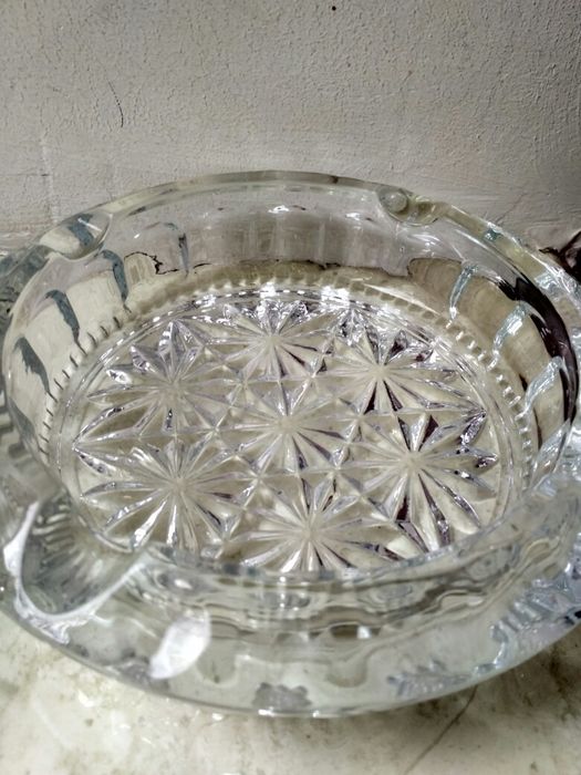 Терміновий розпродаж посуди.