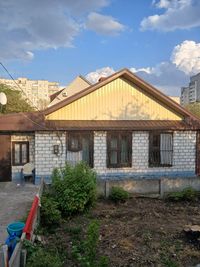 Продам пол дома в Кременчуге отдельный двор