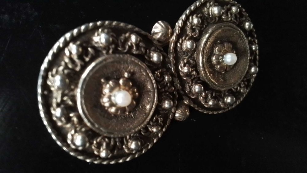 Alfinete de prata dourada