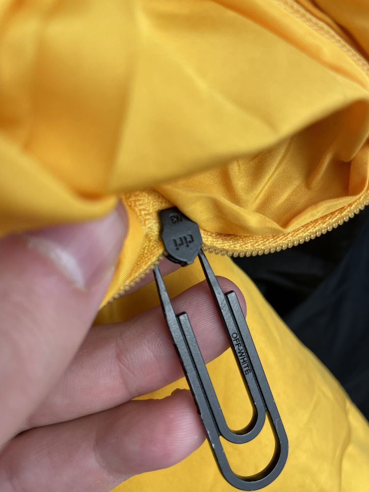 Бомбер куртка off white pivot