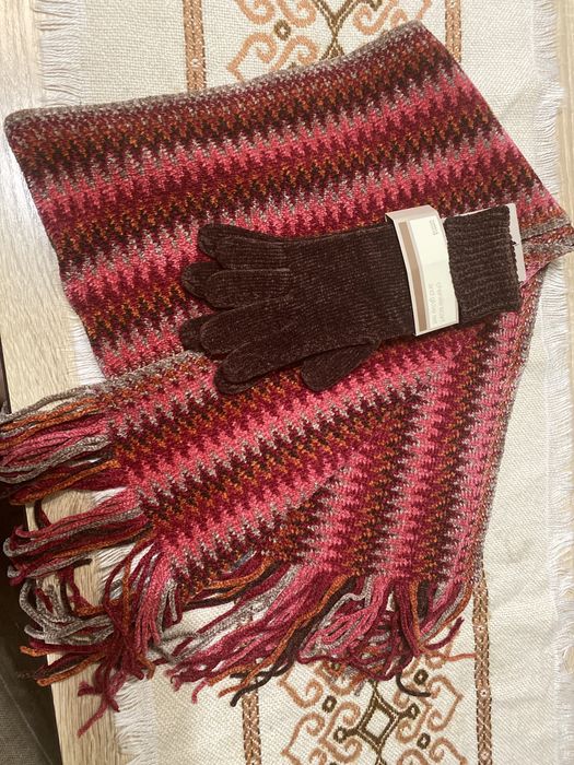 Шалік з перчатками