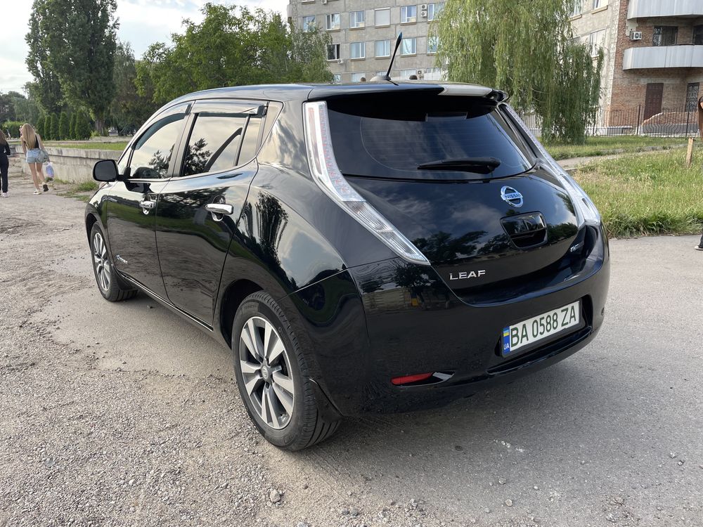 Продам Nissan leaf