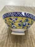 Antiga tigela de porcelana chinesa,