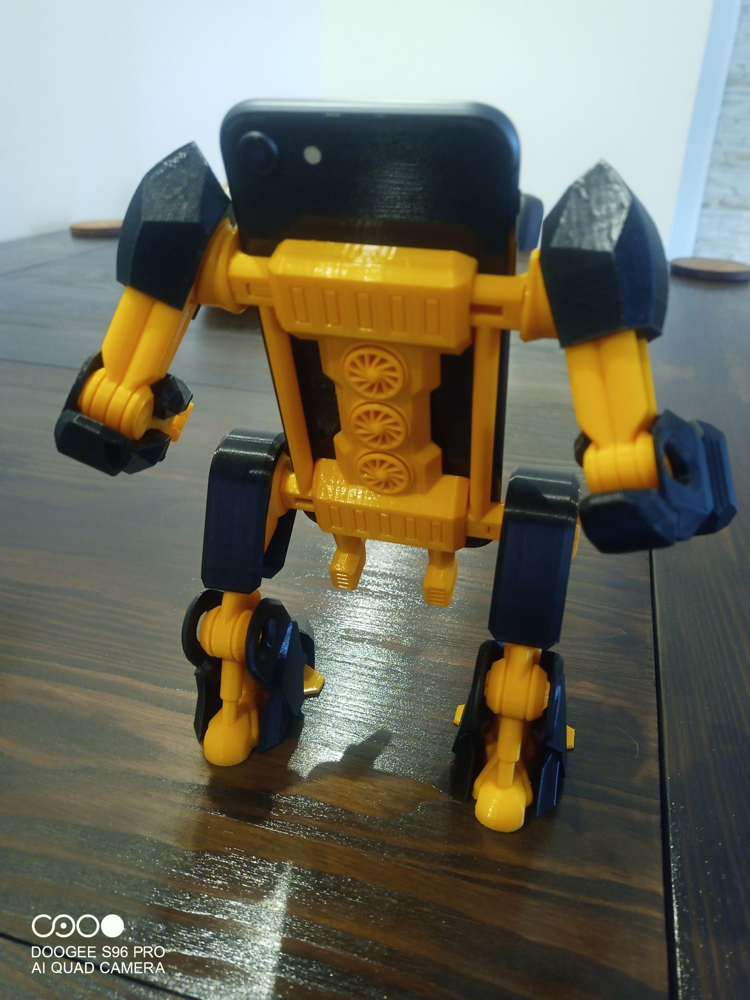 Stojak na telefon Robot