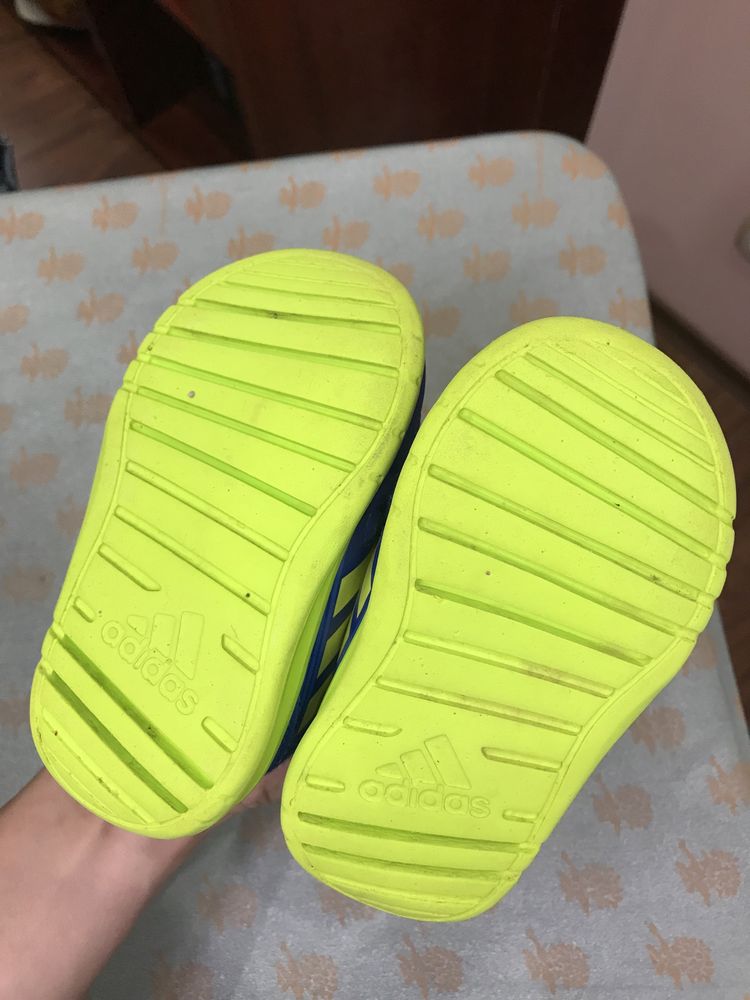 Дитячі кросівки adidas 22 розміру