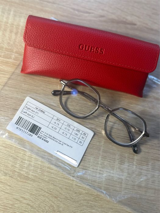 Nowe okulary korekcyjne Guess GU500980
