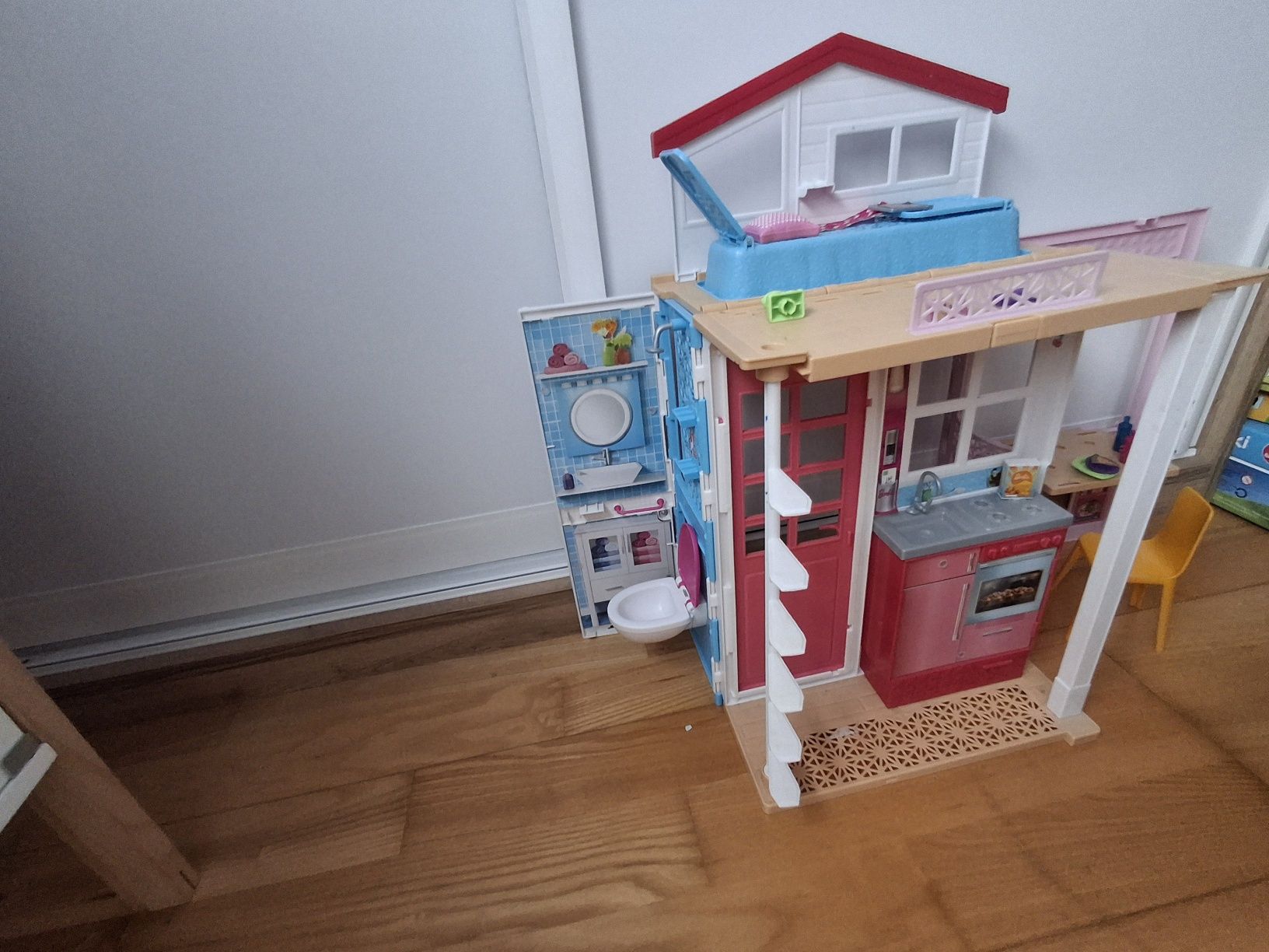 Składany dwupoziomowy domek dla lalek Mattel Barbie