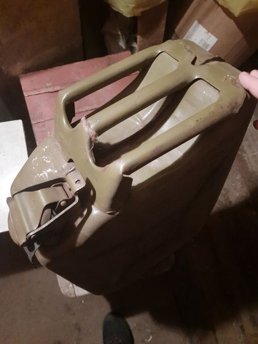 Продам каністру. Об'єм 20 літрів.