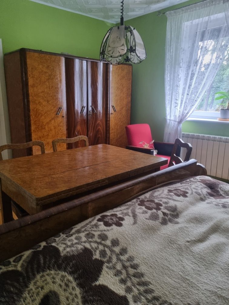 Komplet mebli do sypialni, łóżko, komoda, toaletka, szafa, stół,  PRL
