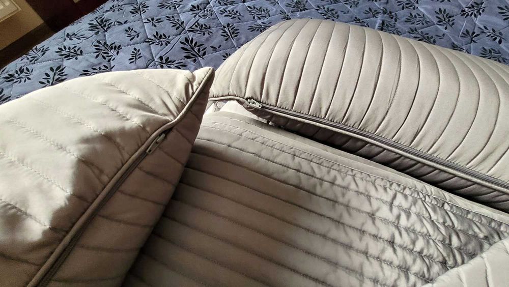 Narzuta IKEA KARIT szara 260x280 cm + 2 poduszki 40x60 cm