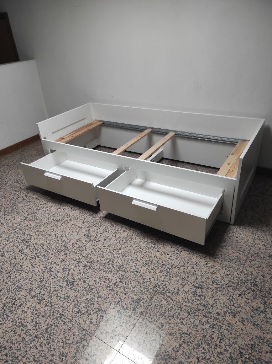 Cama de criança extensível com gavetas