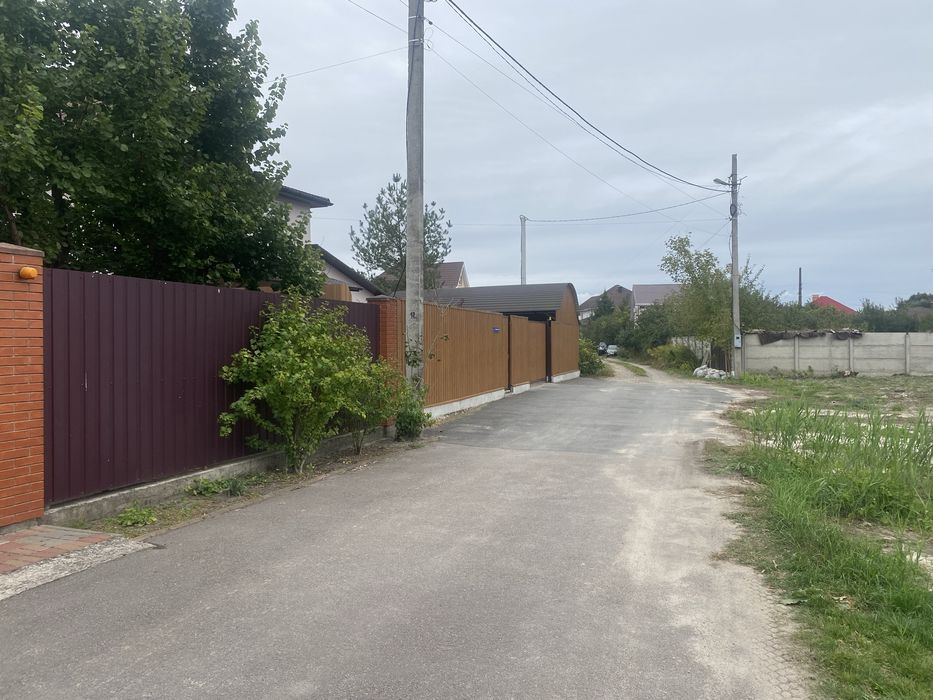 Ділянка Гнідин 13.5 соток неподалік центру. Світло, газ поряд.