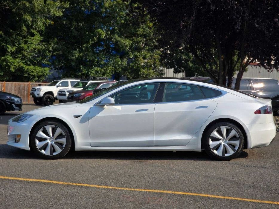 Tesla Model S Long Range Plus      2020