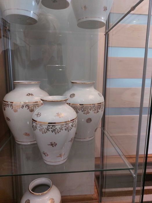 Wazony porcelanowe, Chodzież, złote zdobienia, 11 sztuk, PRL