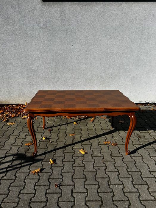 Stylowy rozkładany  stół z krzesłami