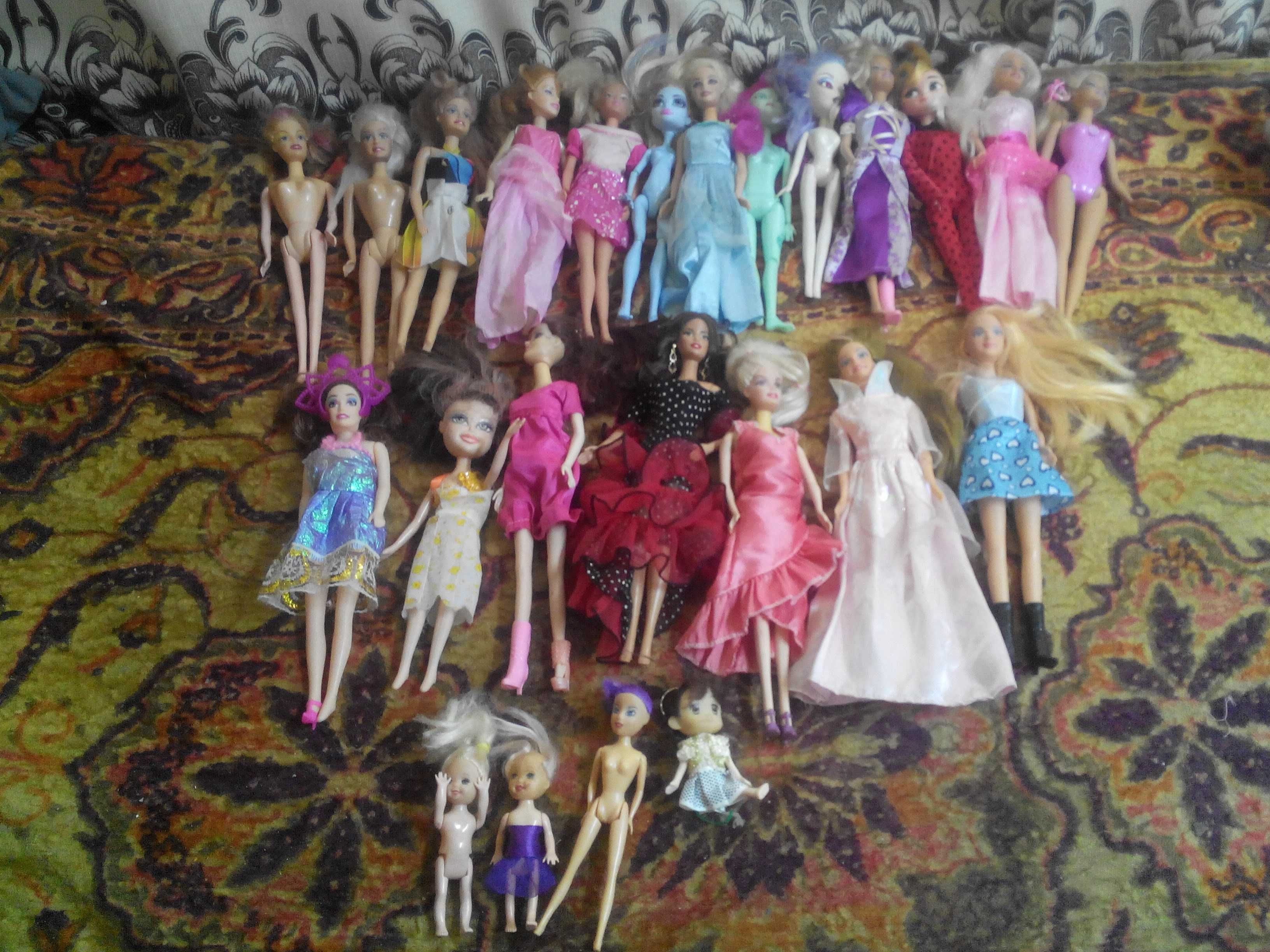 Barbie Барбі ляльки багато