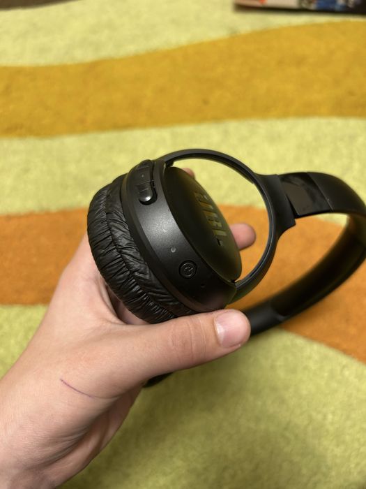 Продам навушники JBL tune 520BT в гарному стані