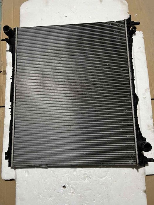 Land Rover Discovery 5 радіатор
