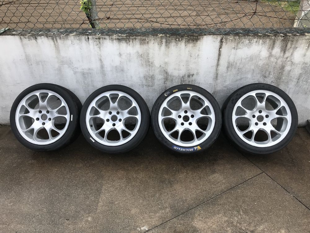 Jantes RH em 17 5x112 com pneus Slicks de competição
